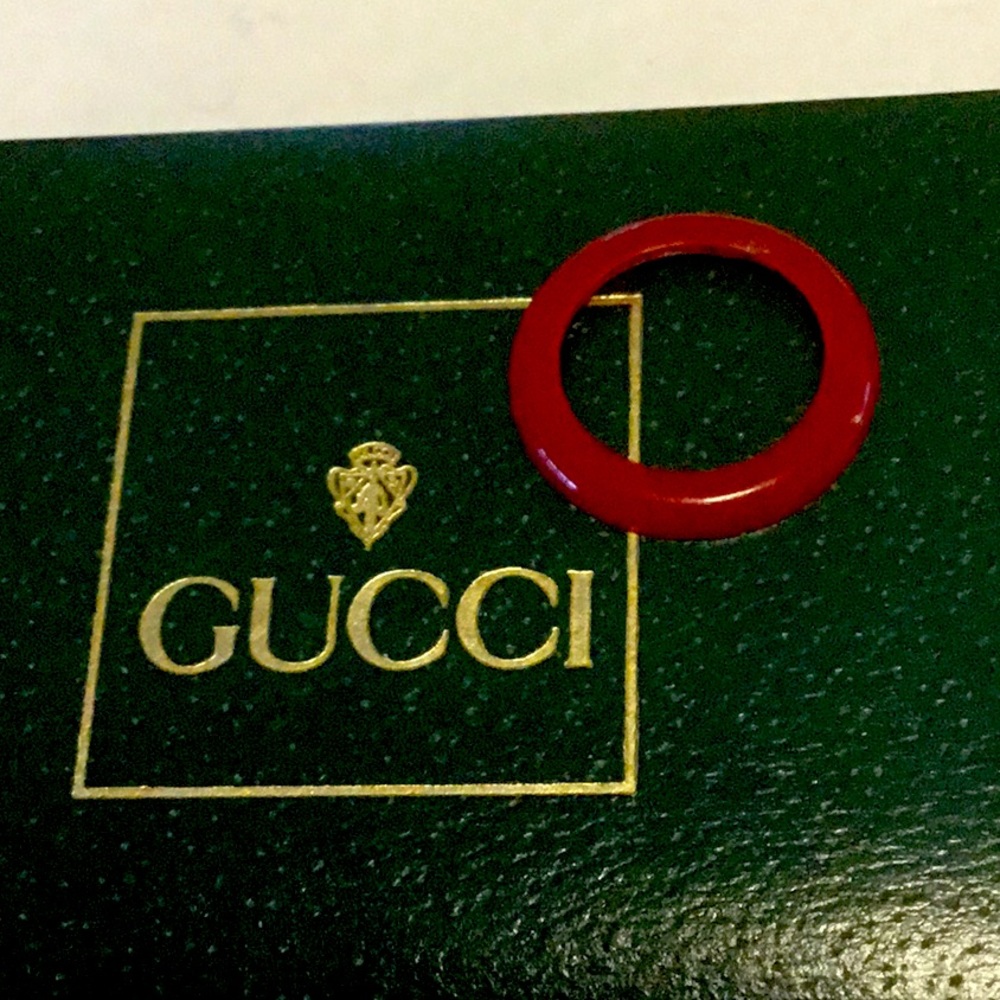 Gucci red bezel
